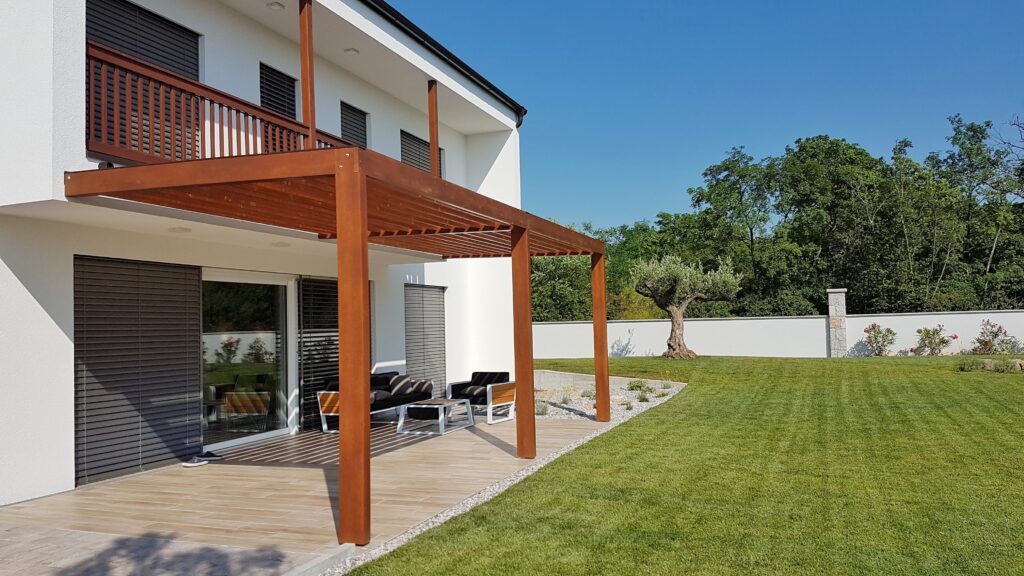 Pergola,Over,Terrace,And,Home,Garden