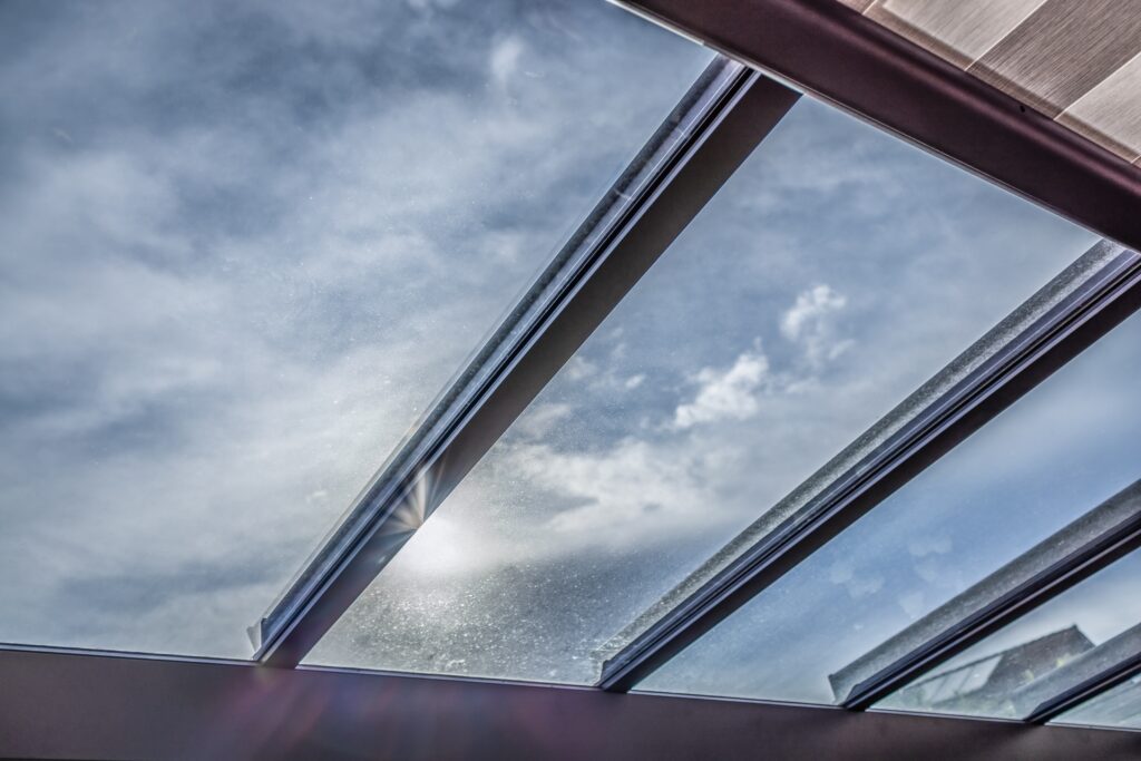 Modern,Awning,,Patio,With,Pergola,Awning